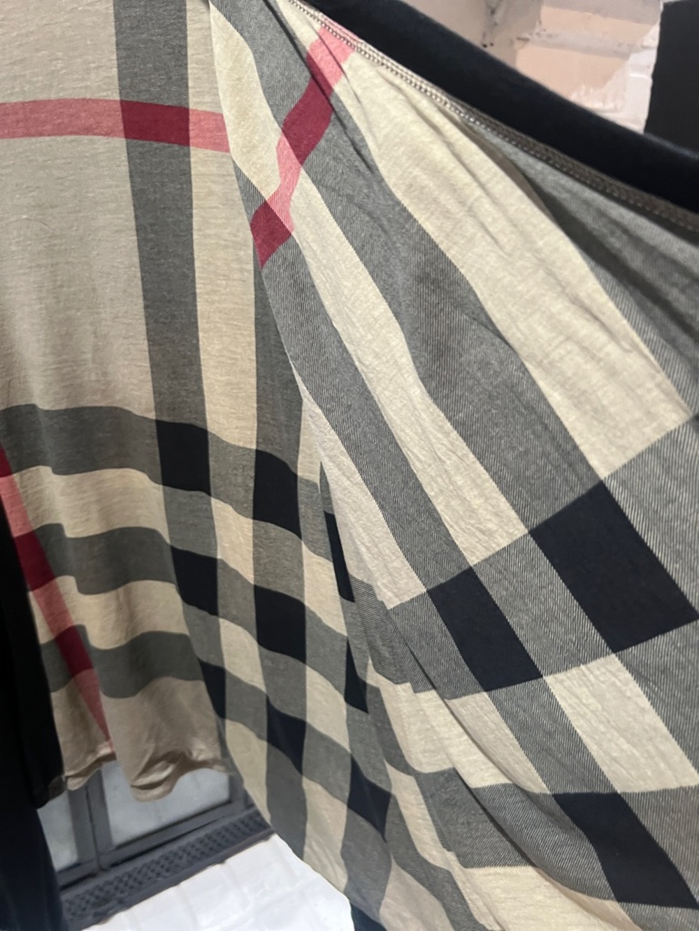 Burberry Black Open-Front Cape with Signature Check Lining - Picture 4 of 9